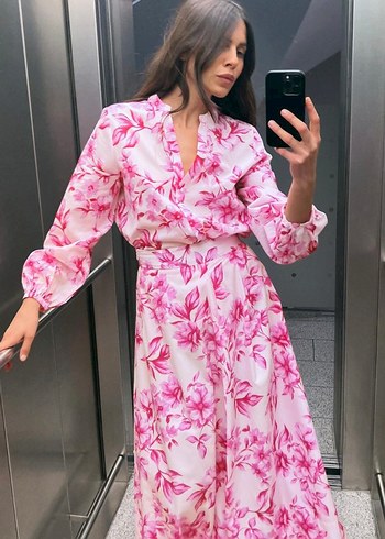 Pembe Çiçek Desenli V Yaka Kadın Gömlek - Görsel 2