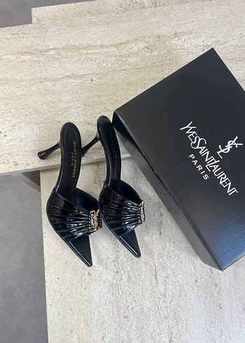 Kadın Siyah Tokalı Stiletto