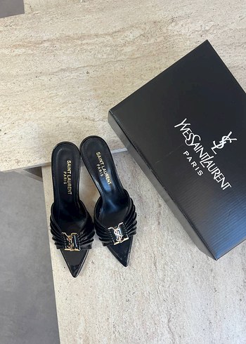 Yves Saint Laurent Kadın Siyah Tokalı Stiletto