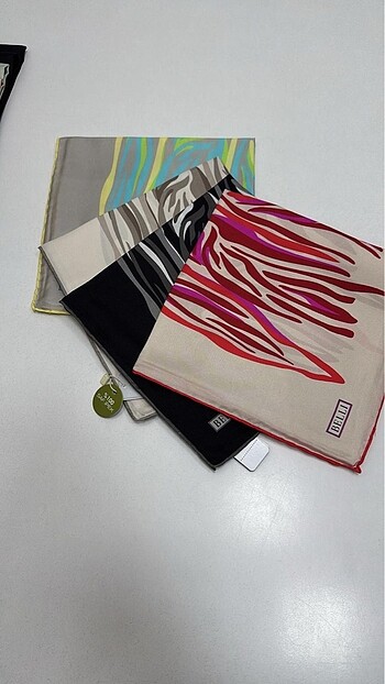 Armine BELLİ marka twill ipek eşarp