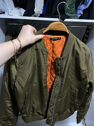 Stradivarius haki bomber