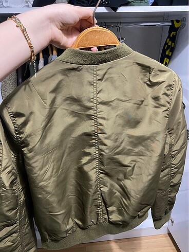 l Beden Stradivarius haki bomber