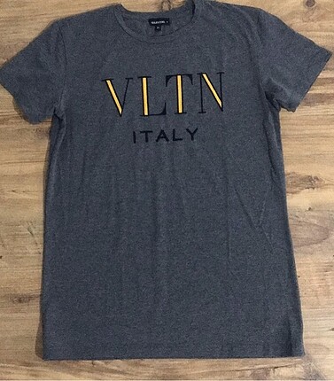 Valentino tshirt