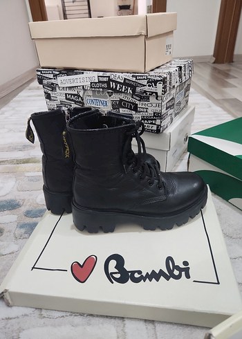 Bambi Siyah Bağcıklı Postal Kadın Botları
