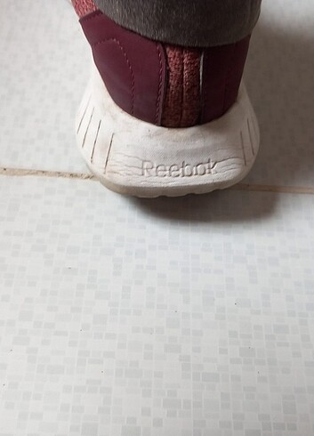 38 Beden bordo Renk Orijinal reebok spor ayakkabı