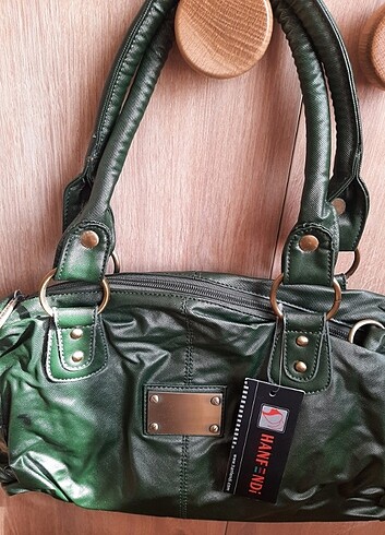 Yeşil deri görünümlü suni çanta 