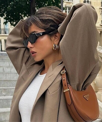PRADA GÜNEŞ GÖZLÜĞÜ