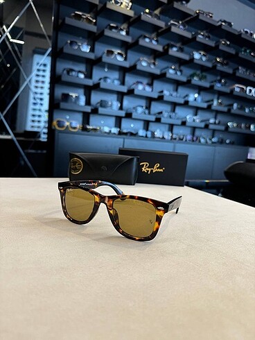 Ray ban wayfarer güneş gözlüğü