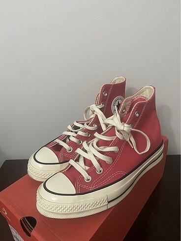 37,5 Beden Converse ayakkabı