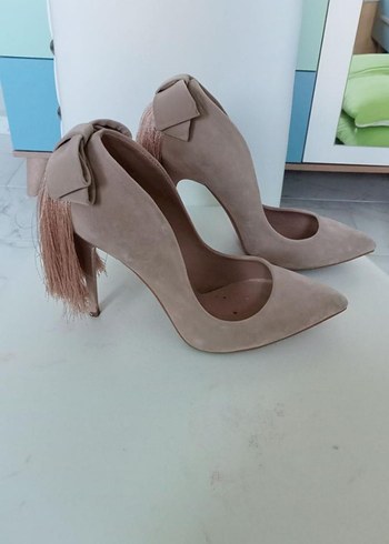 Diğer Bej Süet Püsküllü Stiletto Topuklu Kadın Ayakkabı