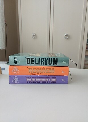 Deliryum Kitap Serisi