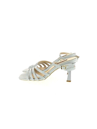 Nine West Sandalet %70 İndirimli.