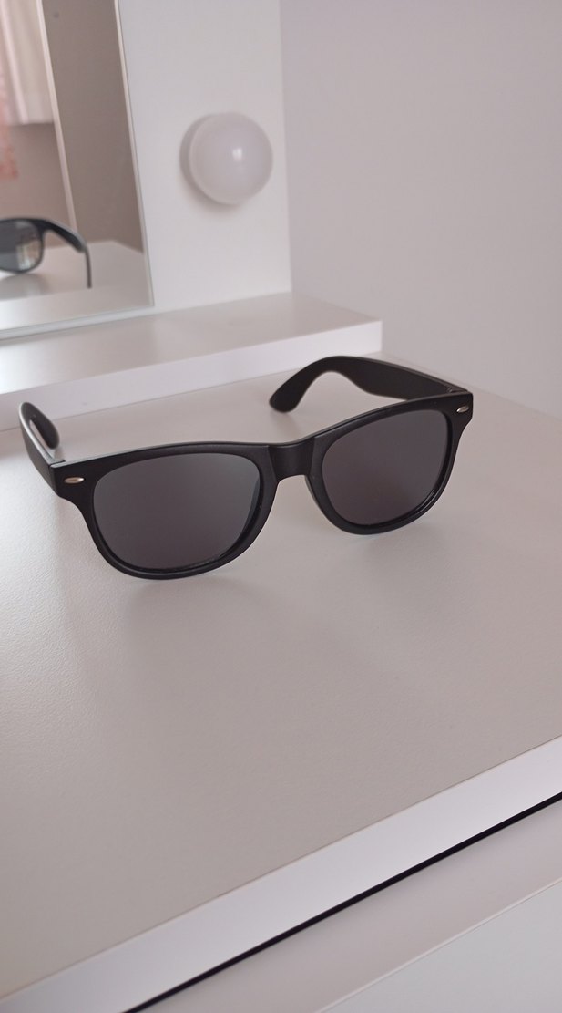 Siyah Minimalist Kadın Güneş Gözlüğü - Görsel 2