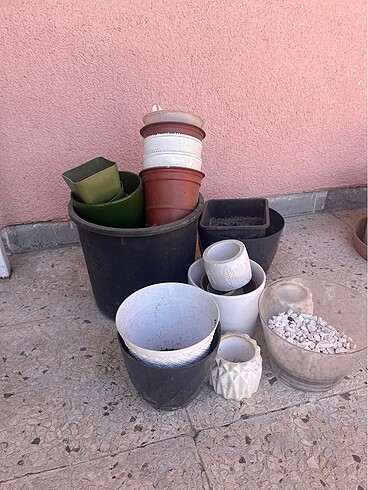 Diğer 3 büyük saksı, 2 balkon saksısı ve diğerleri