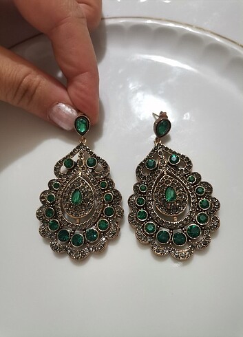 Elmas modeli Zümrüt küpe 