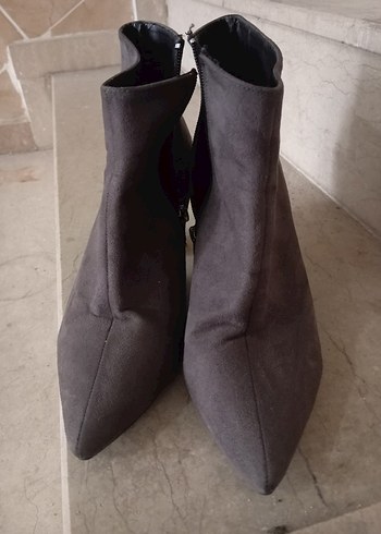 Gri Süet Stiletto Topuklu Kadın Bot - Görsel 2