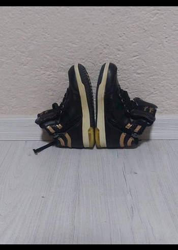 siyah bot - Görsel 3