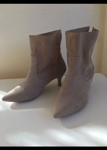 Bej Süet Stiletto Topuklu Kadın Bot - Görsel 3