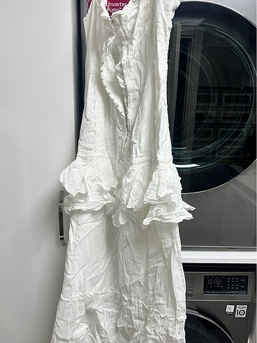 Beyaz pamuklu elbise