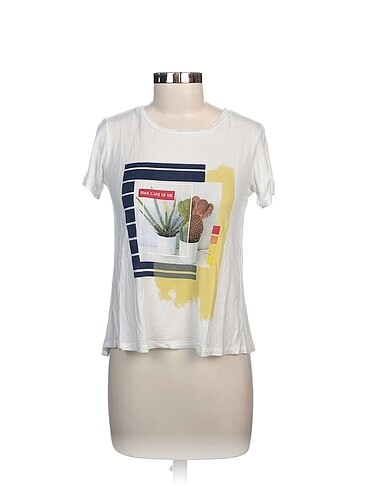 Stradivarius T-shirt %70 İndirimli.