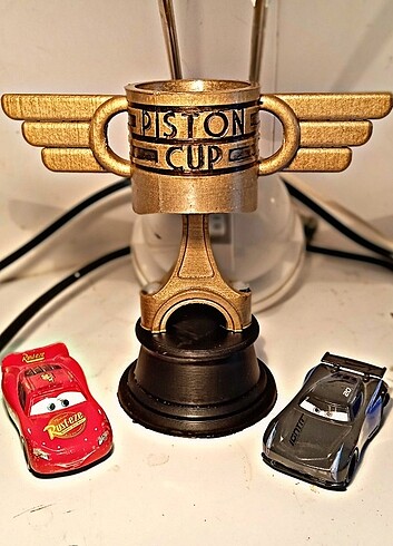 Pixar Cars Piston Kupası 