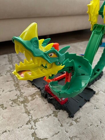  Hot wheels ejderha
