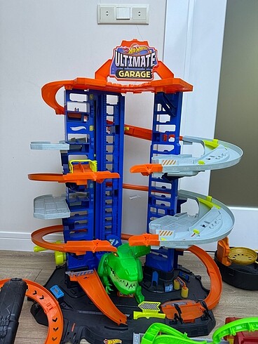 Hot wheels ultimate garaj