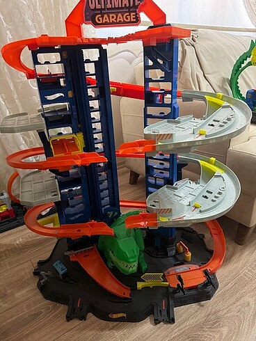  Hot wheels ultimate garaj