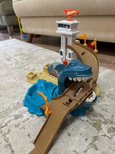  Hot wheels köpek balığı