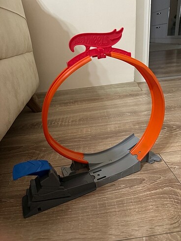 Hot wheels araba fırlatma parkuru