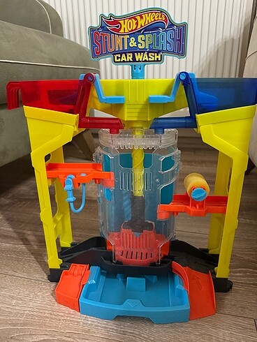 Hot wheels araba yıkama parkuru