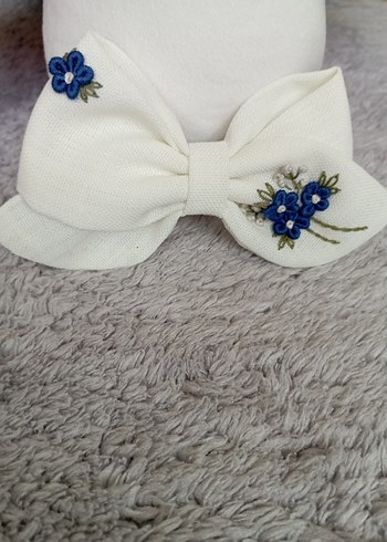 Nakışlı Beyaz Bebek Önlüğü - Görsel 2