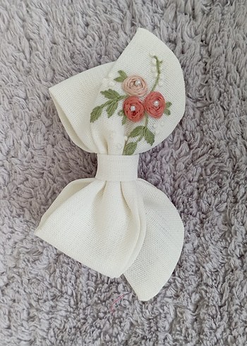 Nakışlı Beyaz Bebek Önlüğü - Görsel 4