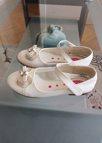 35 Beden beyaz Renk 35 numara beyaz Kız Çocuk Tokalı Babet