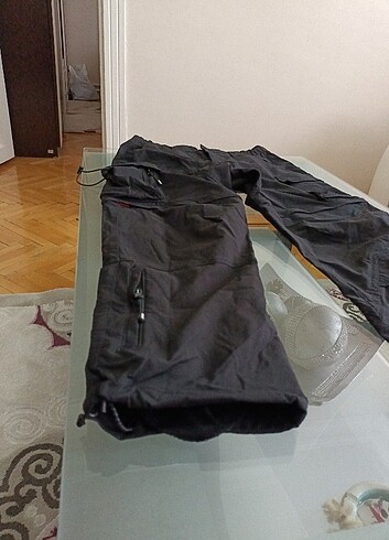 42 Beden siyah Renk 40-42 bedene uyumlu paraşüt kumaş kargo pantolon.dizlerden açılı