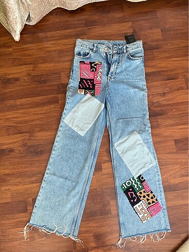 Zara Kumaş Yamalı Straight Jean