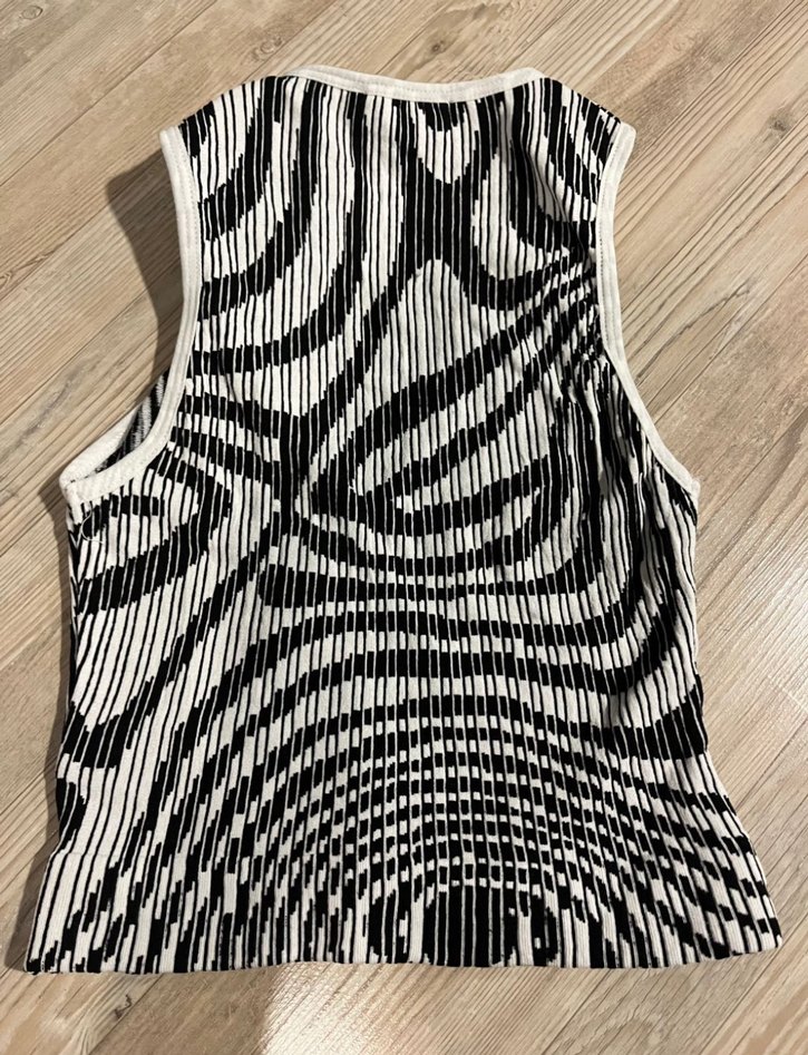 Zebra Desenli V Yakalı Kadın Süveter - Görsel 3