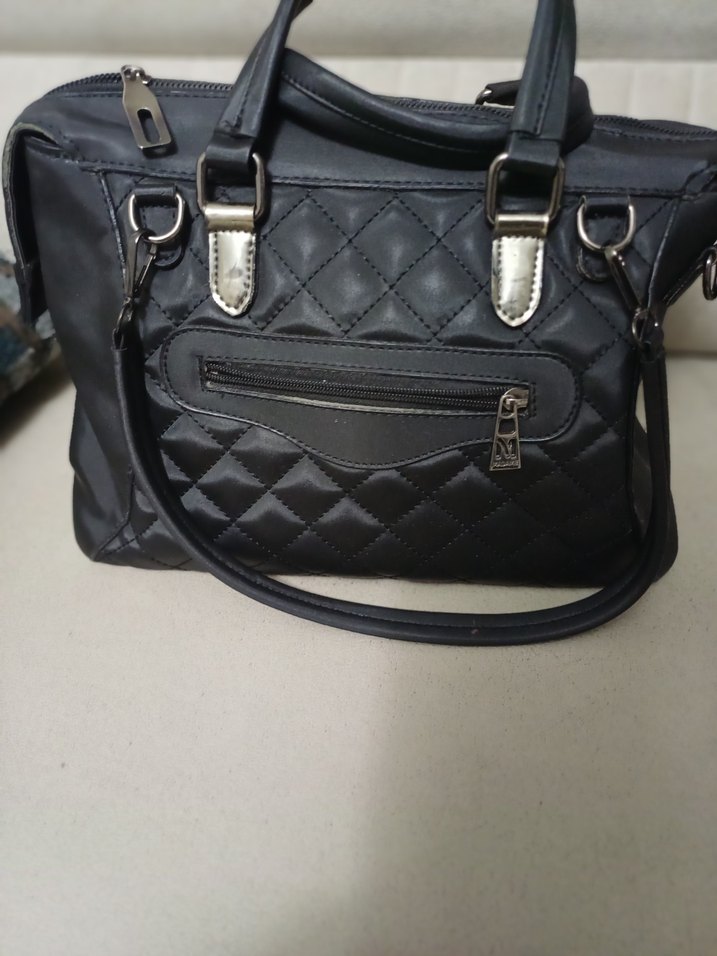 Siyah Parlak Deri Kadın Çantası - Görsel 5