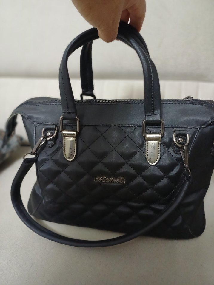 Siyah Parlak Deri Kadın Çantası - Görsel 3