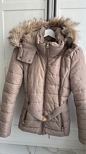 s Beden Stradivarius kapüşonlu kemerli mont