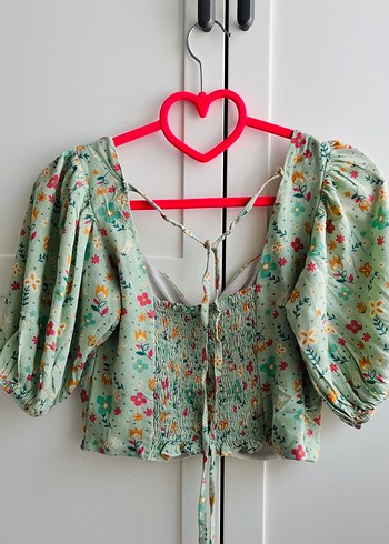 Sırt detaylı çiçek desenli crop bluz - Görsel 4