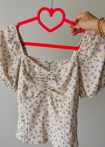 Bej Çiçek Desenli Kısa Pamuklu Bluz - Görsel 2