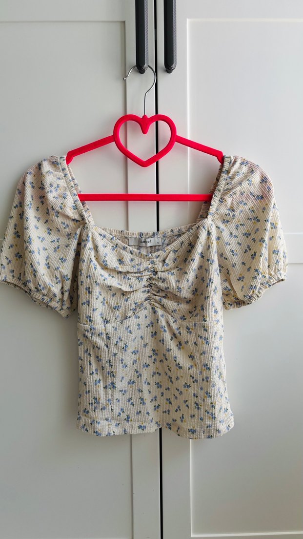 Bej Çiçek Desenli Kısa Pamuklu Bluz - Görsel 3