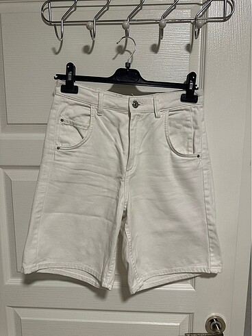 Bershka beyaz şort xs