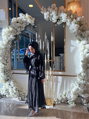 Fatma Kılıç Siyah pileli elbise