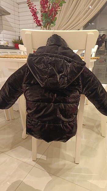 4 Yaş Beden siyah Renk Miny center marka yeni sezon 3.4 yaş siyah kışlık mont
