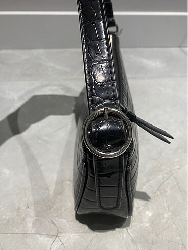 Stradivarius siyah kol çantası - Görsel 5