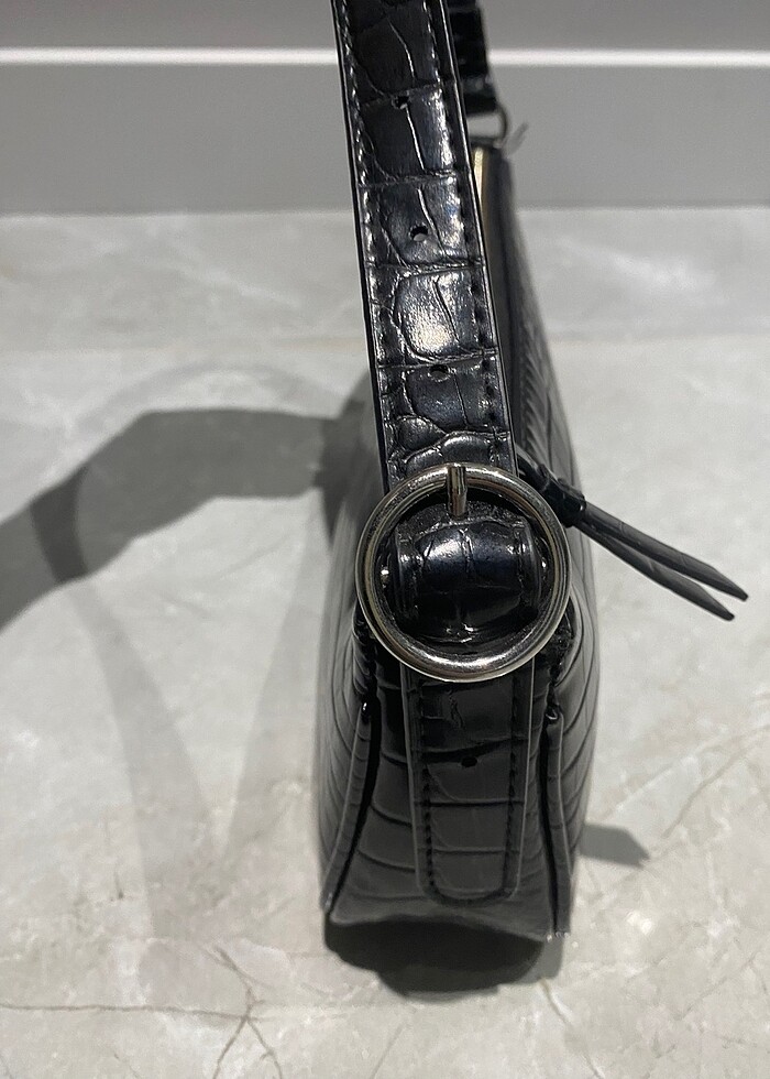 Stradivarius siyah kol çantası - Görsel 5