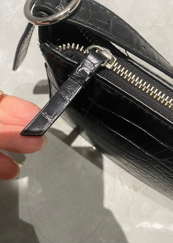 Stradivarius siyah kol çantası - Görsel 4