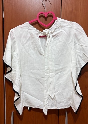 Beyaz V Yaka Fırfırlı Kadın Bluz - Görsel 2